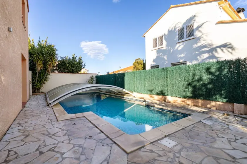 Villa with Large Pool, Mountain Views, Wi-Fi, and Air Conditioning - Image 1