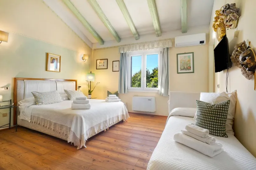 Family-oriented beautiful private room with garden | Garden view | Pet-friendly - Image 1
