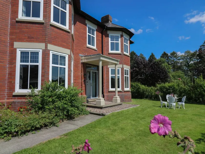 Children-friendly cottage with jacuzzi & garden | Pet-friendly - Image 1