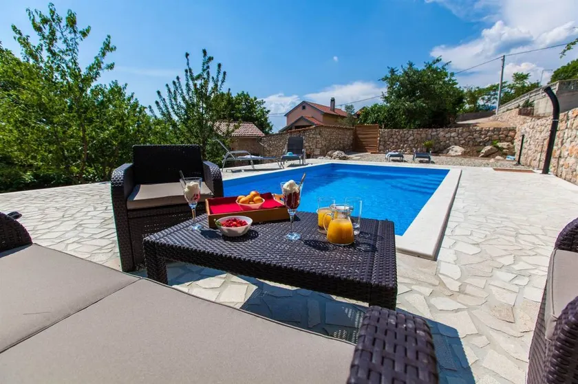 Nice house with terrace, garden & private pool - Image 1