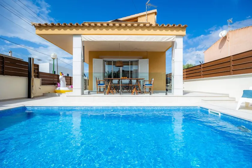 Holiday Home 'Es Reco' with Private Pool, Wi-Fi and Air Conditioning - Image 1