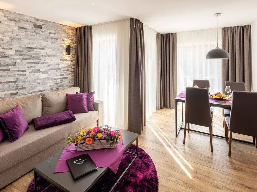Family-oriented apartment with pool | Panoramic view | Pets are welcome - Image 1