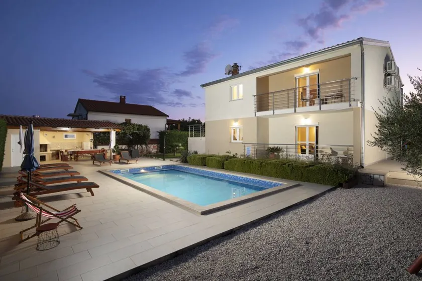 Familienfreundliche gemütliche Villa mit privatem Pool, Terrasse und Garten | Naturblick | Haustierfreundlich - Image 1