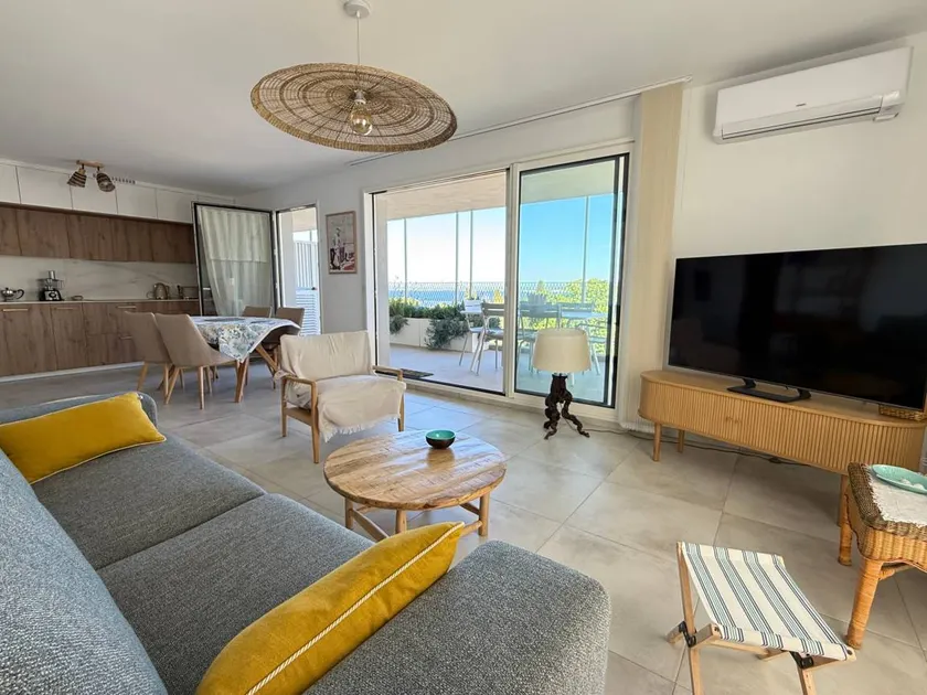 Elegant T2 with terrace in Sète, secure parking - Image 1