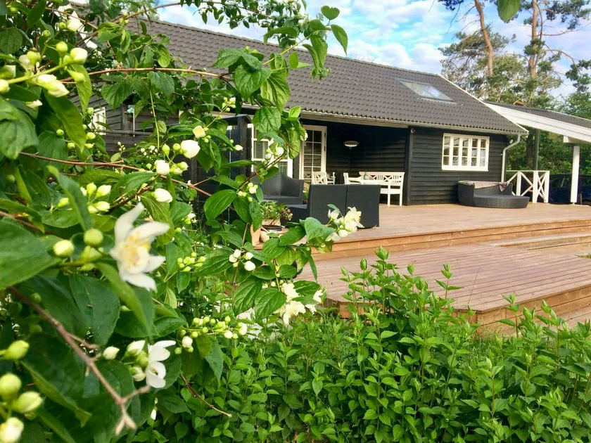 Holiday home with garden, terrace & barbecue | Sea view - Image 1