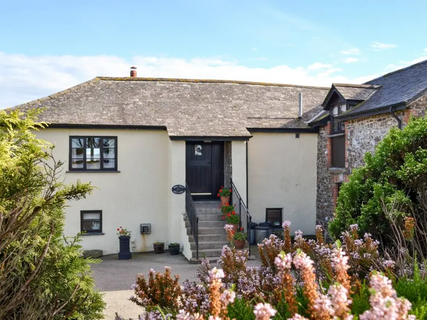 Family-friendly lovely cottage with BBQ & garden | Pets are welcome - Image 1