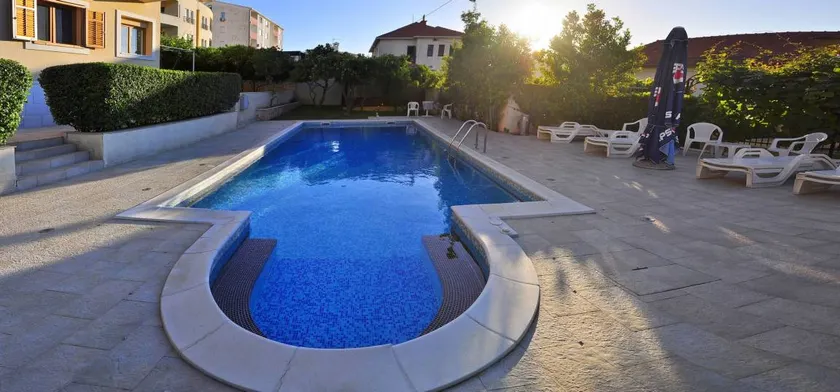 Child-friendly dedicated room with terrace & pool | Dogs allowed - Image 1