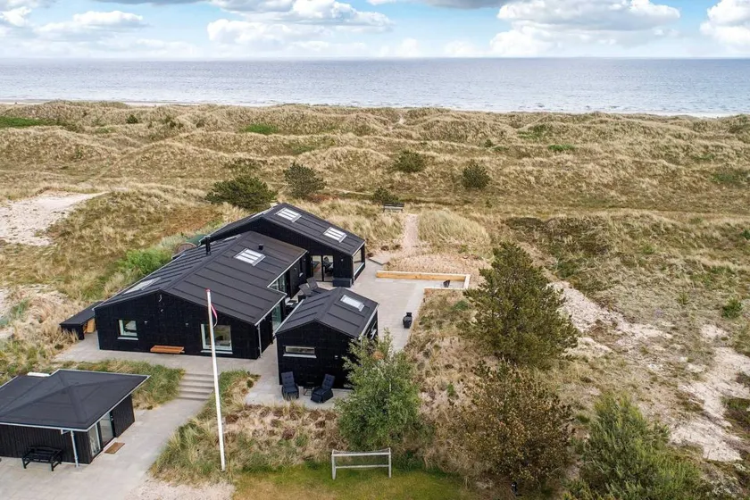 House with sauna & terrace - Image 1