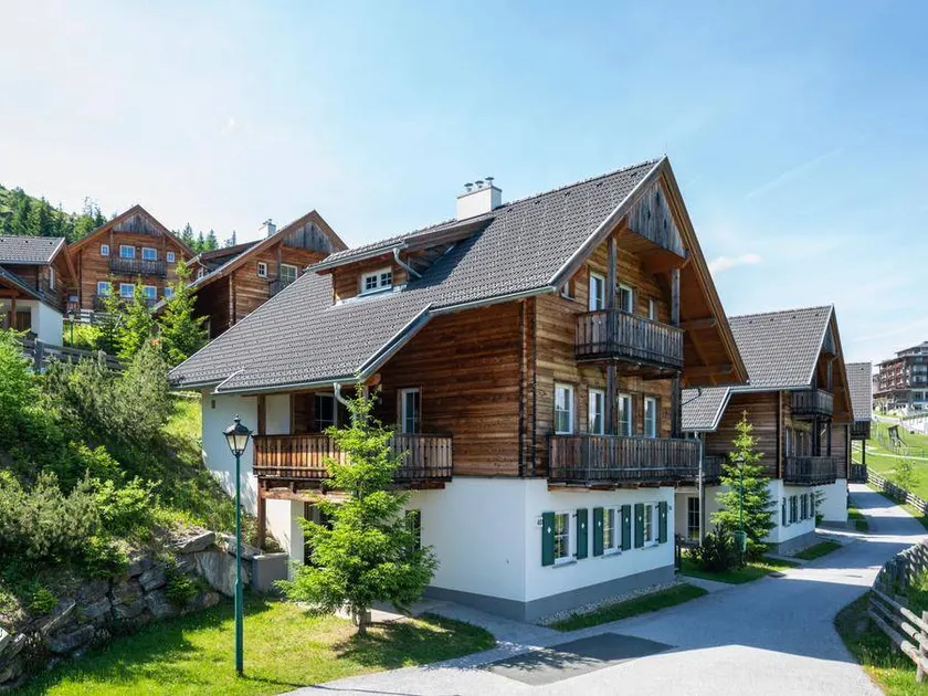 Family-oriented apartment with terrace & heated pool | Close to the ski - Image 1