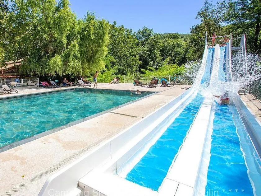 Chalet with terrace & heated pool - Image 1