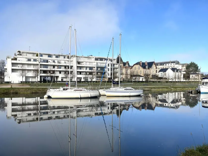 T2 avec balcon, calme et près du port - Image 1