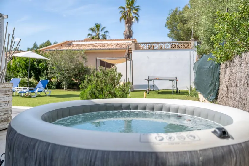 Casa apta para familias con jardín, terraza y jacuzzi | Vistas al jardín - Image 1