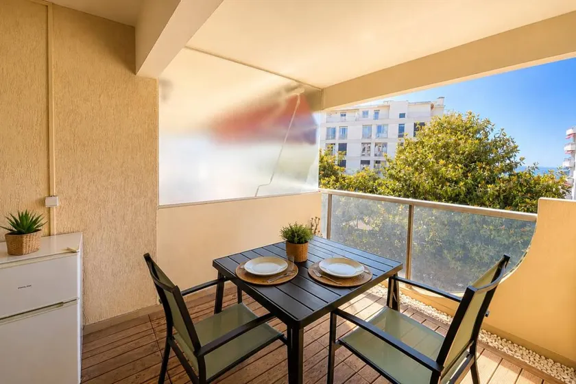 Family-friendly holiday apartment with garden, terrace & pool | Next to the beach - Image 1