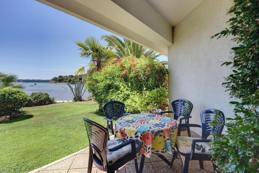Flat with garden & terrace | Sea view - Image 1