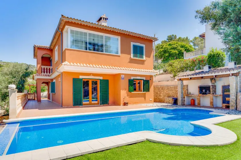 Children-friendly beautiful villa with private pool, garden & jacuzzi | Suitable for remote work | Pet-friendly - Image 1