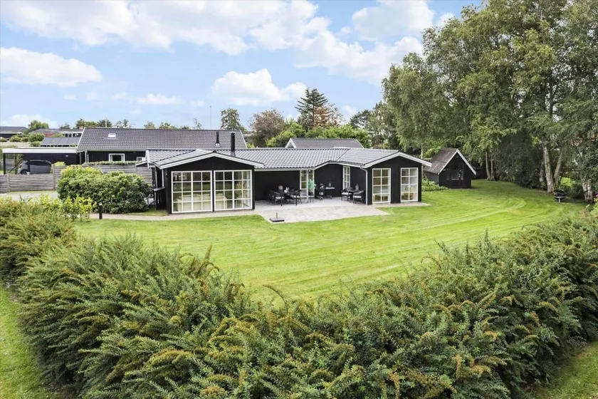 House with terrace & barbeque - Image 1