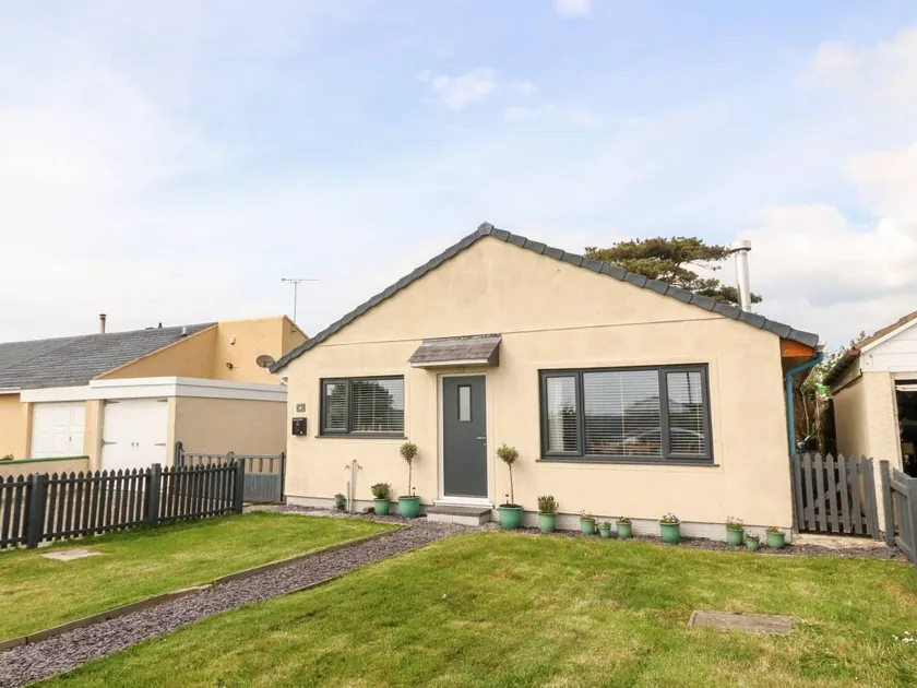 Children-friendly nice cottage with hot tub, garden & BBQ | Pet-friendly - Image 1