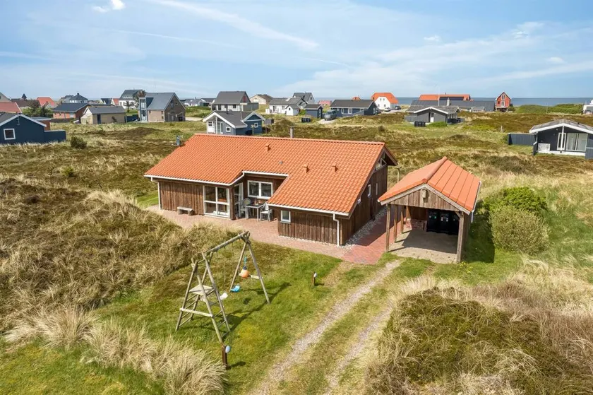 Fully equipped holiday home with sauna, terrace & jacuzzi | Next to the beach | Dogs allowed - Image 1