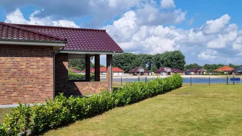 Schönes Ferienhaus mit Terrasse, Garten und Pool | Seeblick | Hunde erlaubt - Image 1