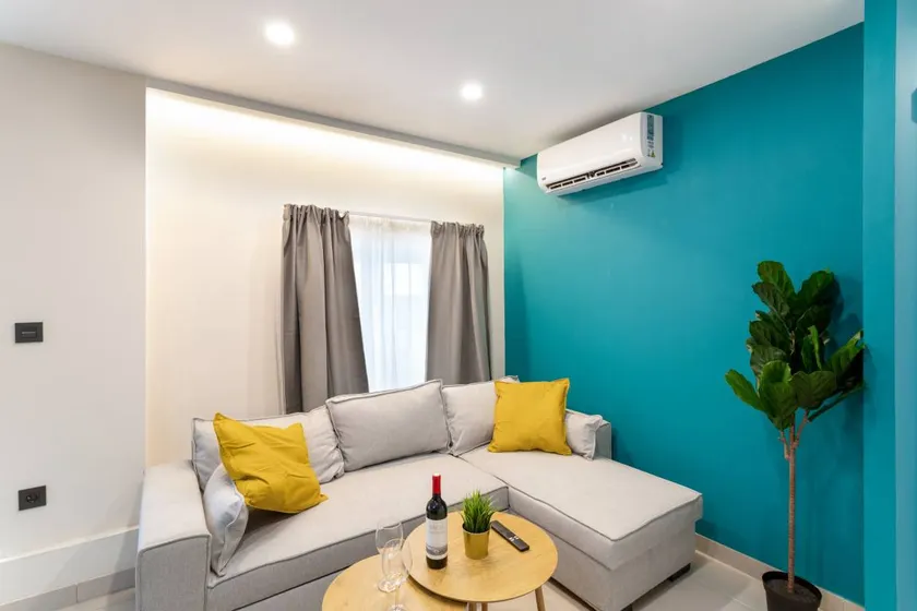 Apartment with terrace - Image 1