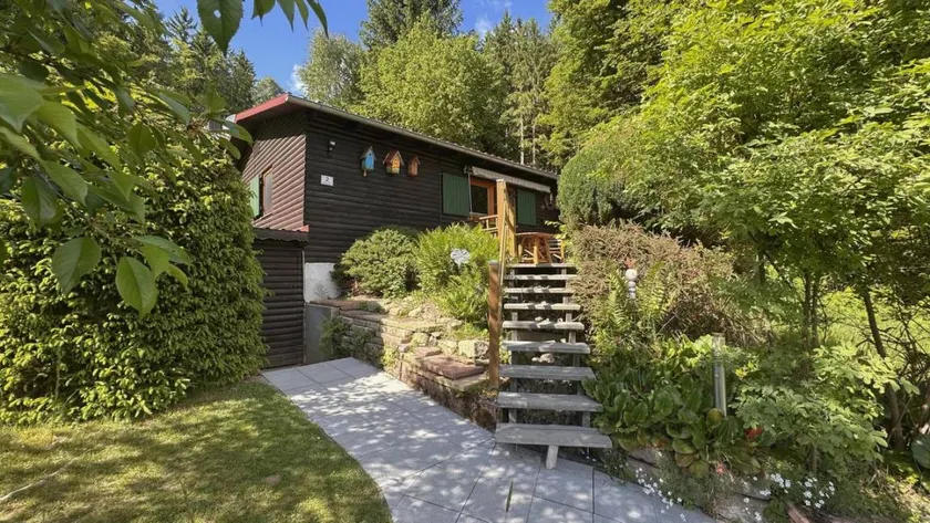 House with BBQ, garden & terrace - Image 1