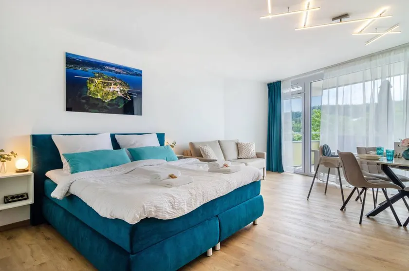 Mainaublick 4-Star Apartment, 5 min to Lake, Sauna, Pool & Balcony with Mainau View - Image 1