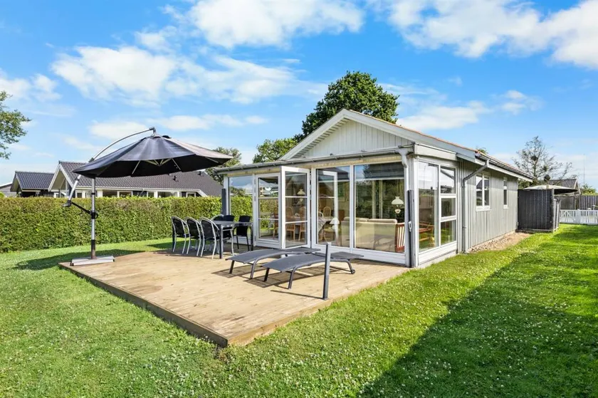 Holiday home with terrace, BBQ & garden - Image 1