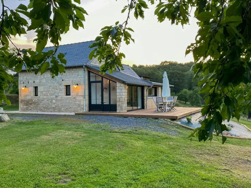 Family farmhouse at Lot-Dordogne confluence - Image 1