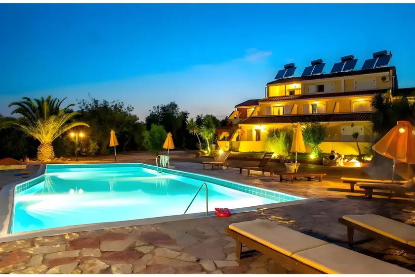 Private room with garden, pool & barbecue | Garden view - Image 1
