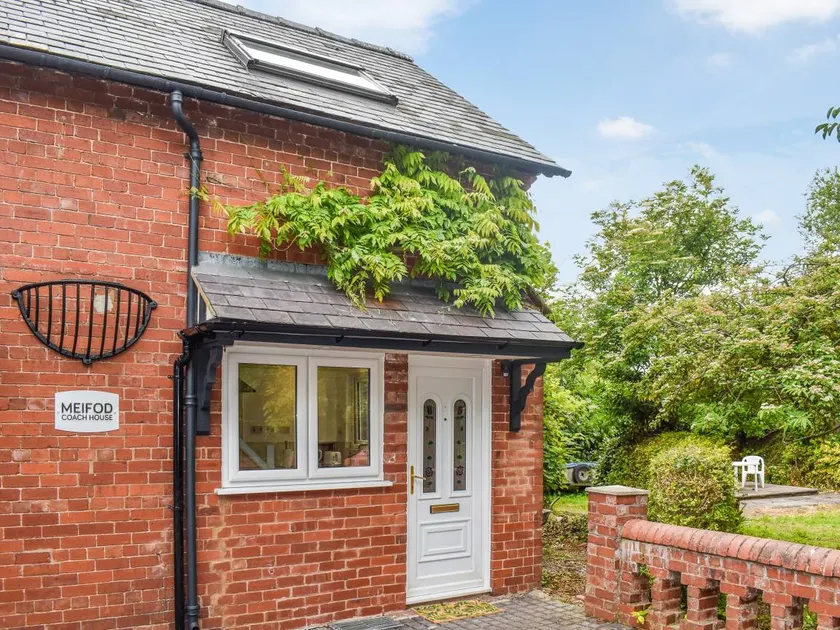 Cottage with garden - Image 1