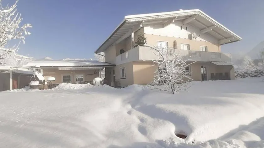 Family-oriented pleasant flat with garden, BBQ & jacuzzi | Suitable for remote work - Image 1