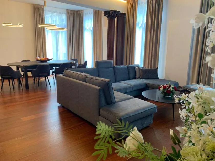 Modern and Stylish! Luxury apartment in the center of Antwerp. Private parking and fully serviced. - Image 1