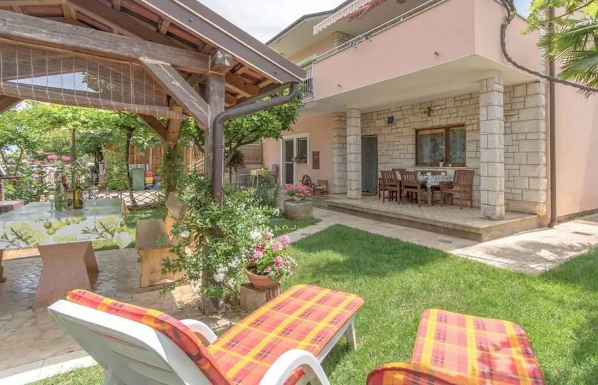 Holiday flat with terrace, 300m from the sea - Image 1
