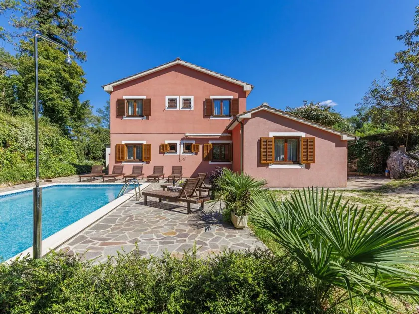 Fully equipped apartment with garden, barbeque & private pool | Pets are welcome - Image 1