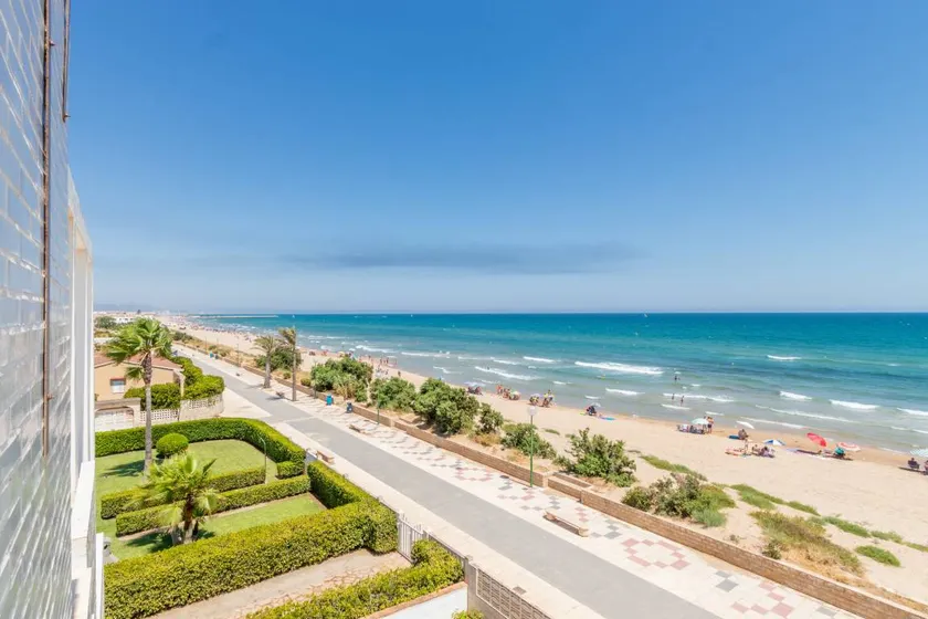 Beachfront Apartment with Terrace, Shared Garden and Wi-Fi - Image 1