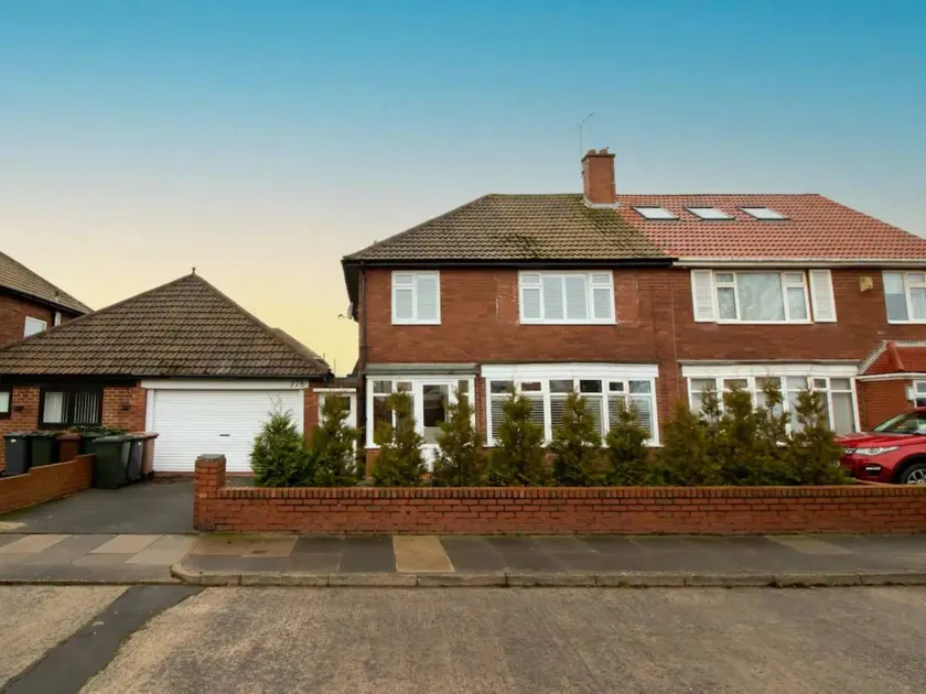 Fully equipped holiday home with fast internet & garden | Beach nearby | Dogs allowed - Image 1