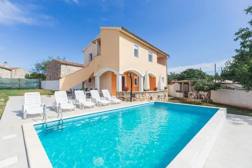 Villa mit Terrasse, Garten und privatem Pool - Image 1