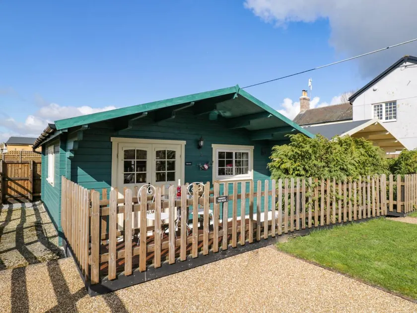 Cottage with garden & terrace - Image 1