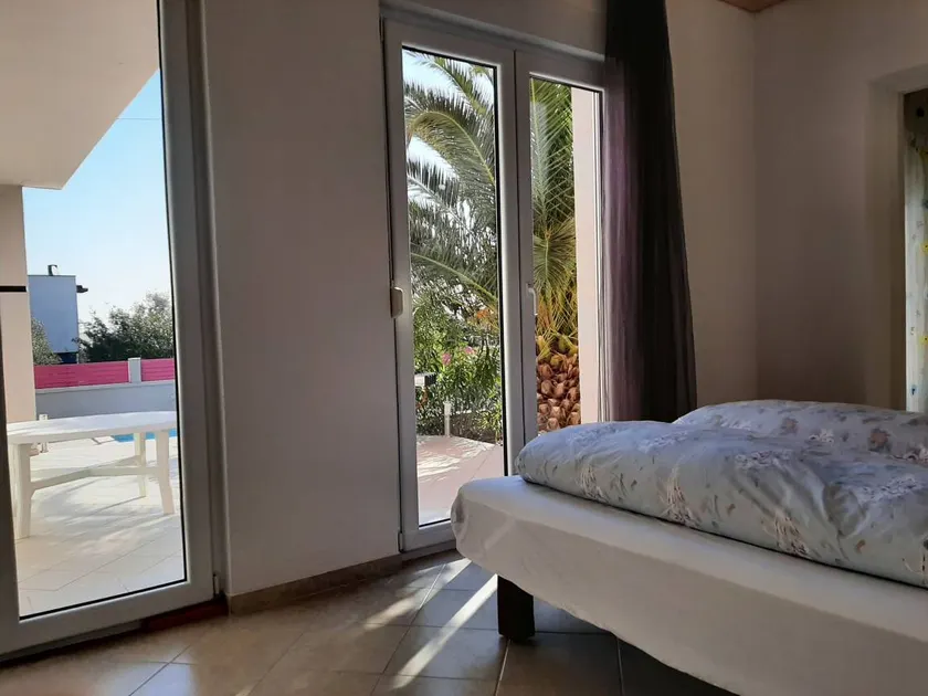 Habitación privada con piscina y terraza | Adaptada para teletrabajar - Image 1
