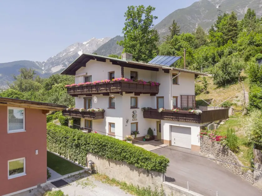 Flat with garden - Image 1