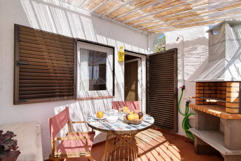 Villa avec barbecue, terrasse et jardin | Vue jardin - Image 1