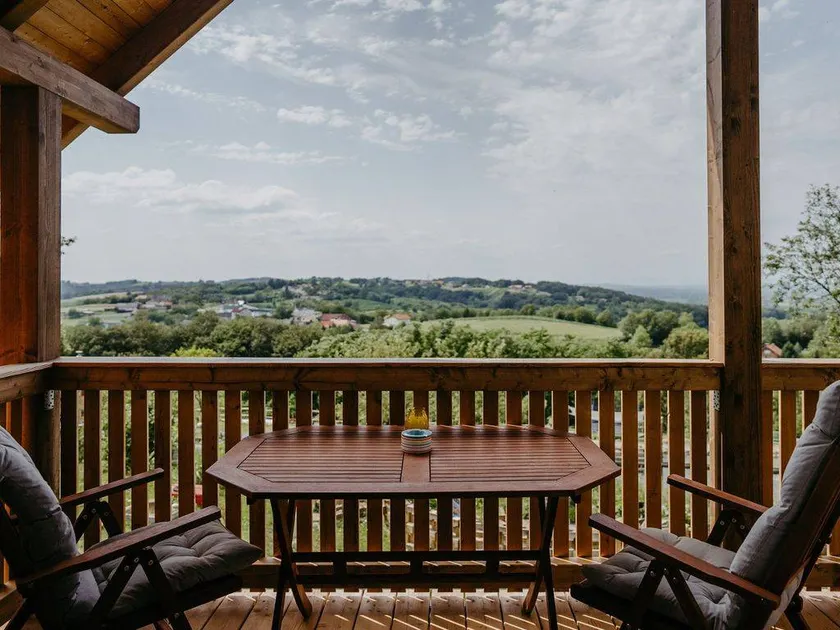 Child-friendly holiday apartment with terrace, barbecue & sauna | Lake view | Pets allowed - Image 1