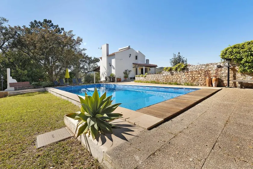 Maison de vacances entièrement équipée avec piscine privée, jardin et terrasse | Vue montagne - Image 1