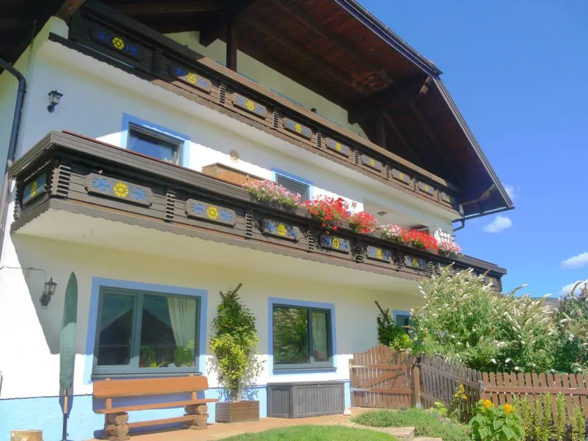 Spacious Apartment in an Ideal Location With Private Balcony and Mountain Views - Image 1