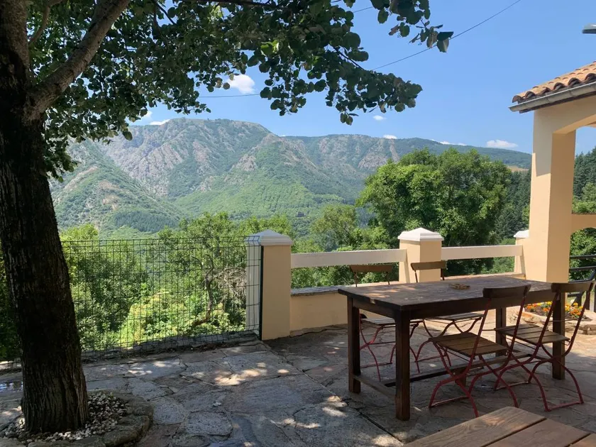 Holiday home with terrace, garden & BBQ | Mountain view - Image 1