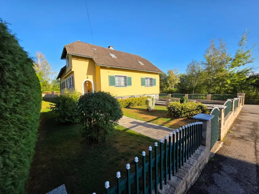 Holiday apartment with garden & terrace | Garden view | Perfect for remote work - Image 1