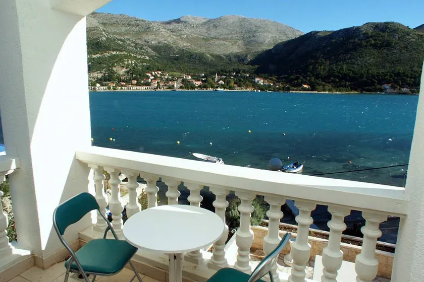 Pleasant private room with garden & terrace | Sea view | Dogs allowed - Image 1