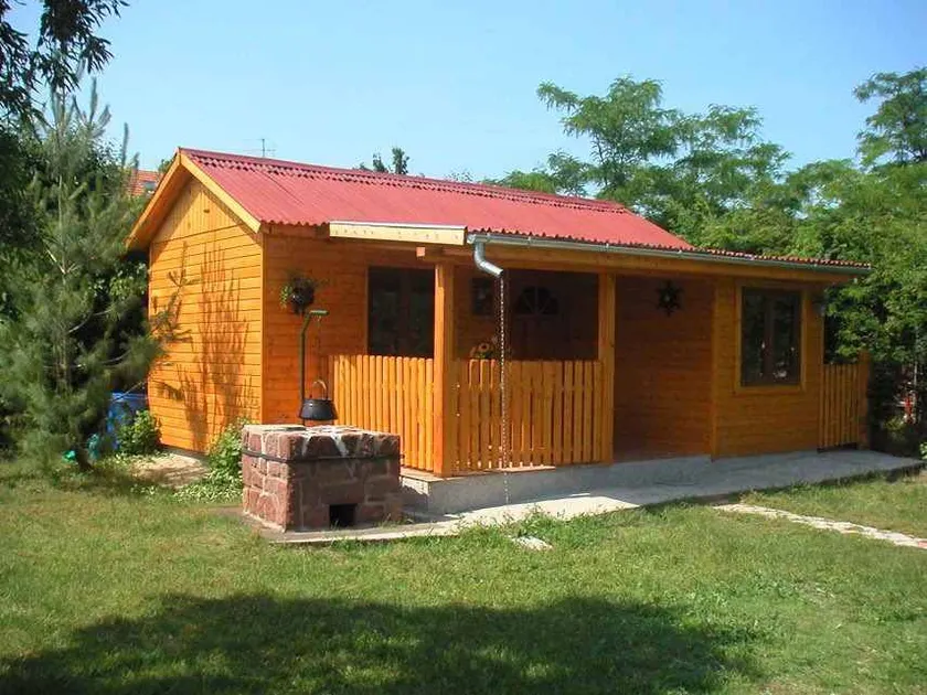 Holiday home with terrace, barbeque & garden - Image 1