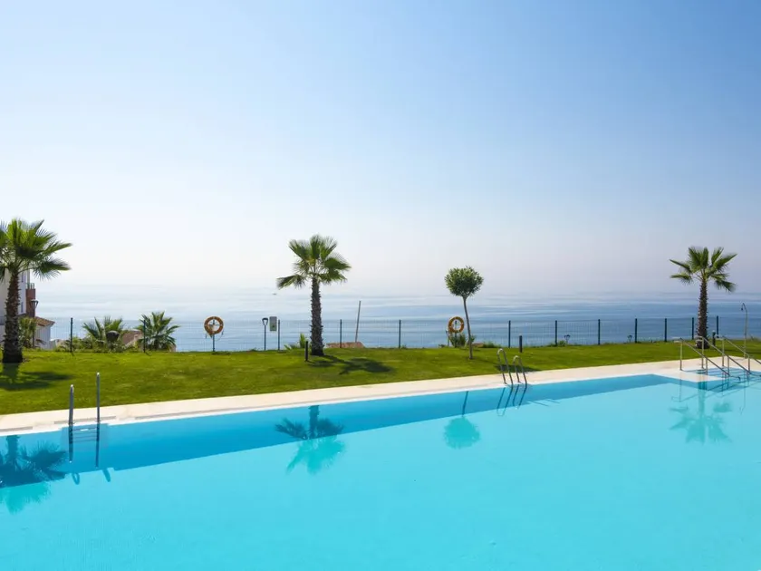 Flat with garden, pool & terrace | Sea view - Image 1