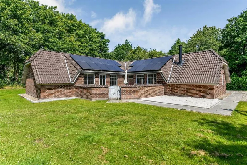 Family-friendly nice house with sauna, pool & jacuzzi | Pet-friendly - Image 1